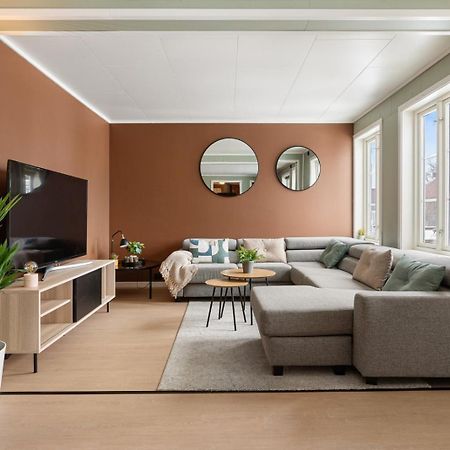 Central And Newly Renovated Apartment For Rent 特罗姆瑟 外观 照片