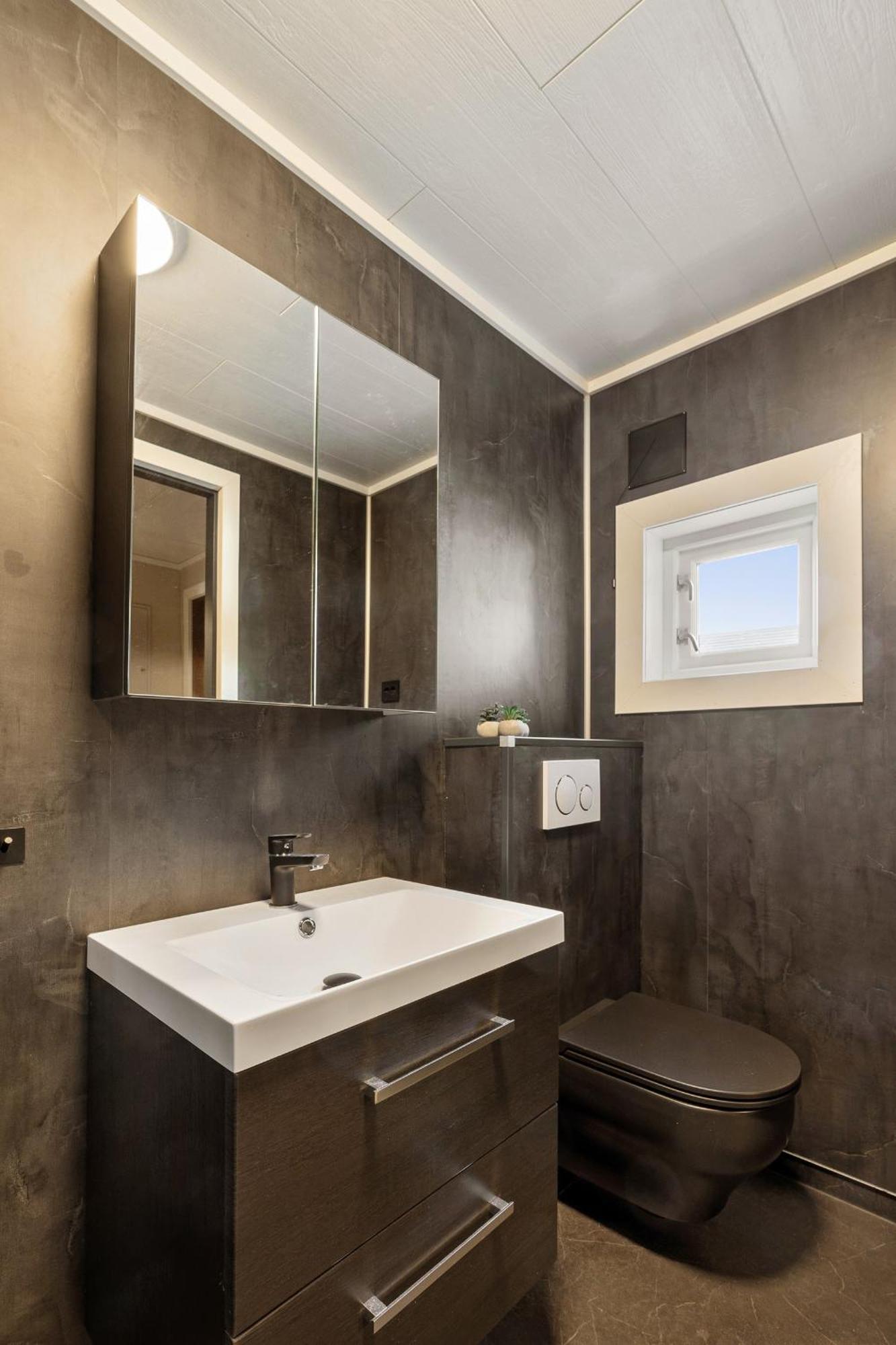Central And Newly Renovated Apartment For Rent 特罗姆瑟 外观 照片