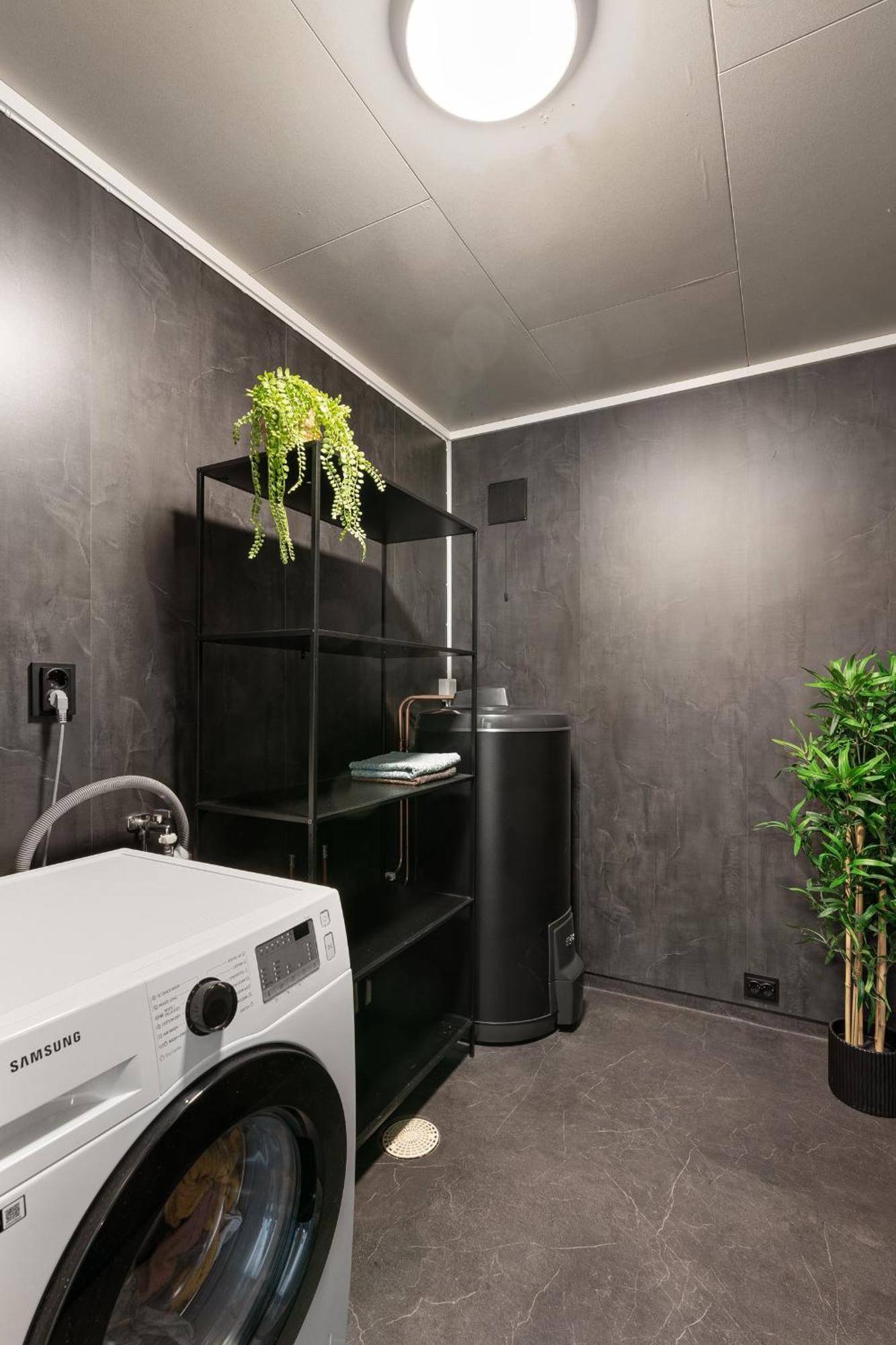 Central And Newly Renovated Apartment For Rent 特罗姆瑟 外观 照片
